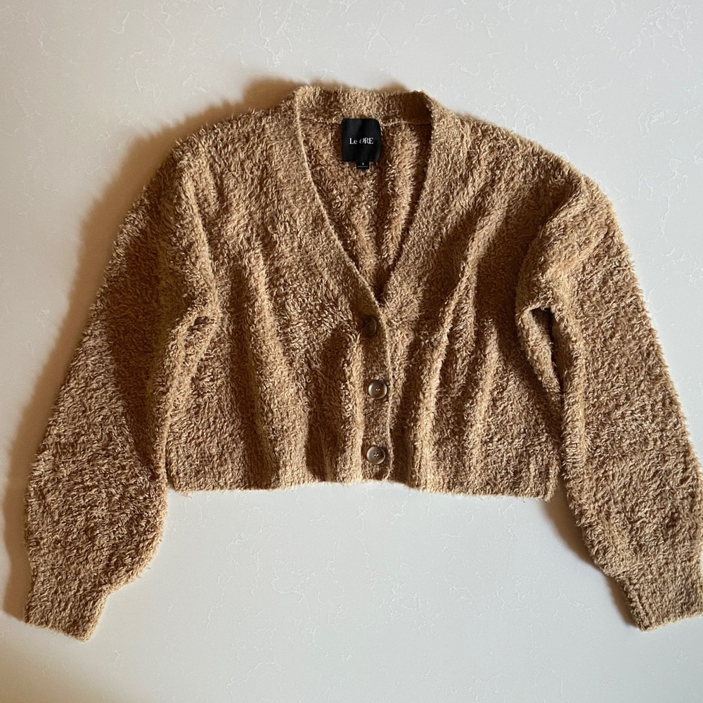 Le Ore Fuzzy Cozy Warm Cropped Button Front Tan Sweater - size small